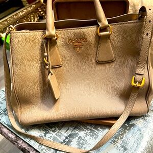 Bag Drop: Authentic Prada Saffiano Lux Large Tote with Detachable strap.